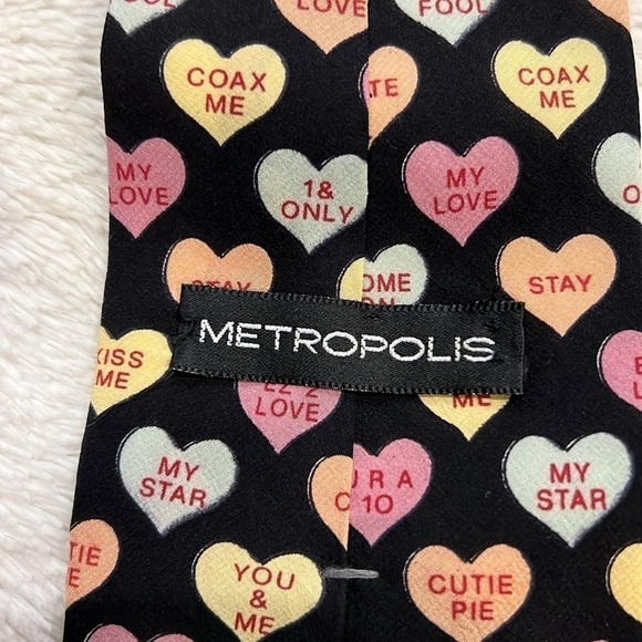 Metropolis 100% Italian silk heart Tie - Picture 5 of 12